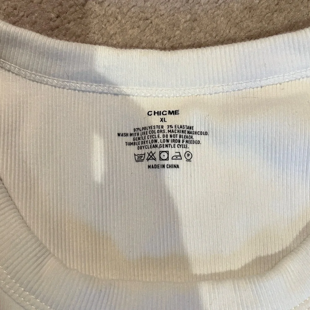 Bundle of 2 Chicme built in bra tops. Black top is L and white is XL. - Picture 3 of 6